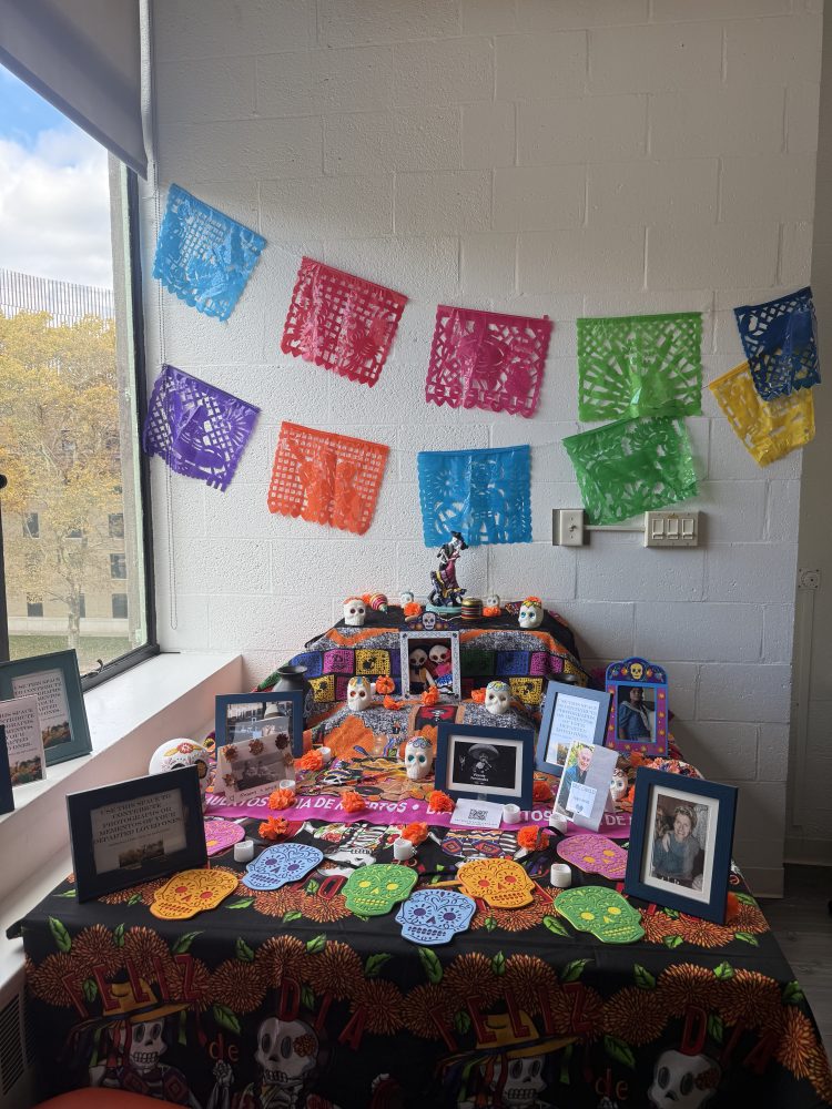 Día de los Muertos altar